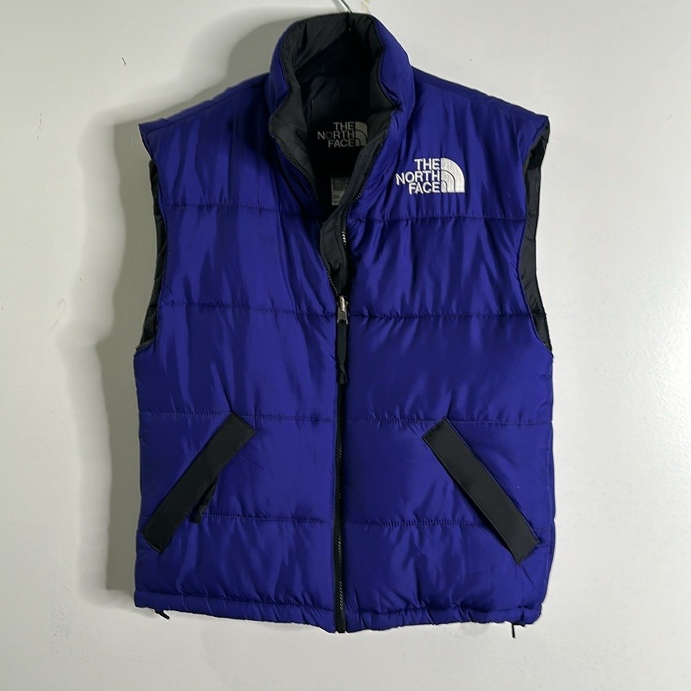 The north face woman purple puffer vest size Xsmall outdoors walking - Picture 2 of 11